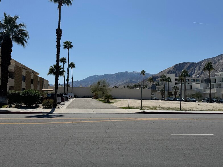 Alejo Rd, Palm Springs, CA à vendre - Photo de l’immeuble – Image 3 sur 5
