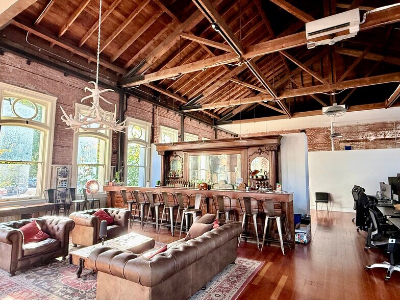 East Bank Lofts portefeuille de 2 biens à vendre sur LoopNet.fr - Photo intérieure – Image 3 sur 13