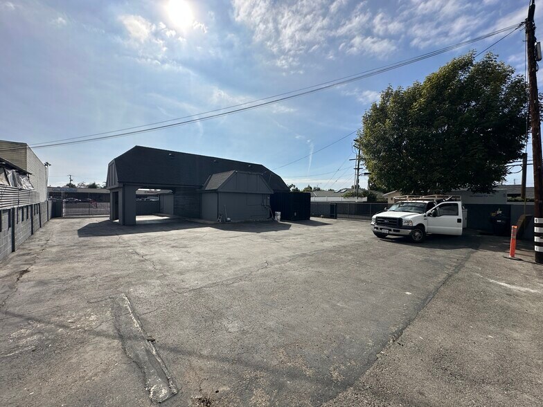 840 W 19th St, Costa Mesa, CA à louer - Photo de l’immeuble – Image 2 sur 2