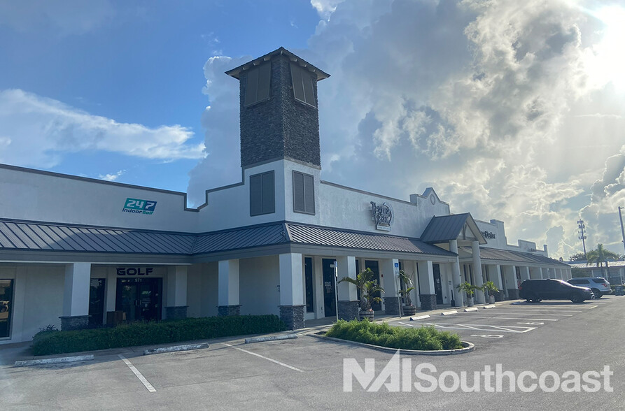 957-975 SE Federal Hwy, Stuart, FL à louer - Photo de l’immeuble – Image 1 sur 2