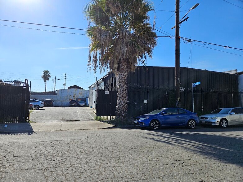 1720 E 14th St, Los Angeles, CA à louer - Photo de l’immeuble – Image 3 sur 5