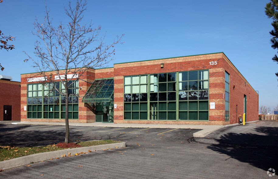 135 Devon Rd, Brampton, ON à vendre - Photo de l’immeuble – Image 2 sur 2