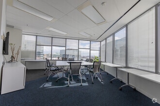 55 Commerce Valley Dr W, Markham, ON à louer Photo intérieure– Image 2 sur 3