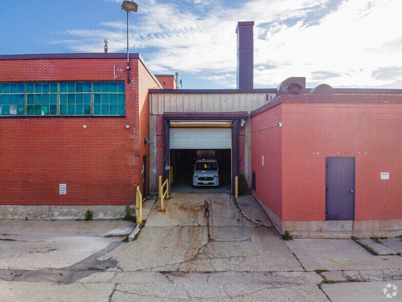 136 Ottawa St S, Kitchener, ON à louer - Photo de l’immeuble – Image 2 sur 6