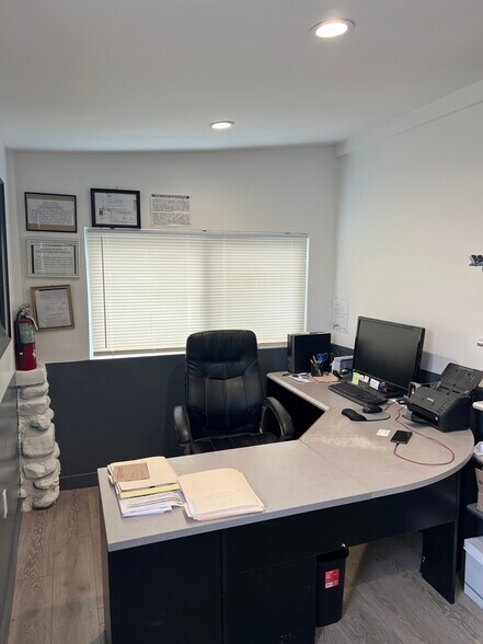 17035 Sierra Hwy, Santa Clarita, CA à louer - Photo intérieure – Image 3 sur 5