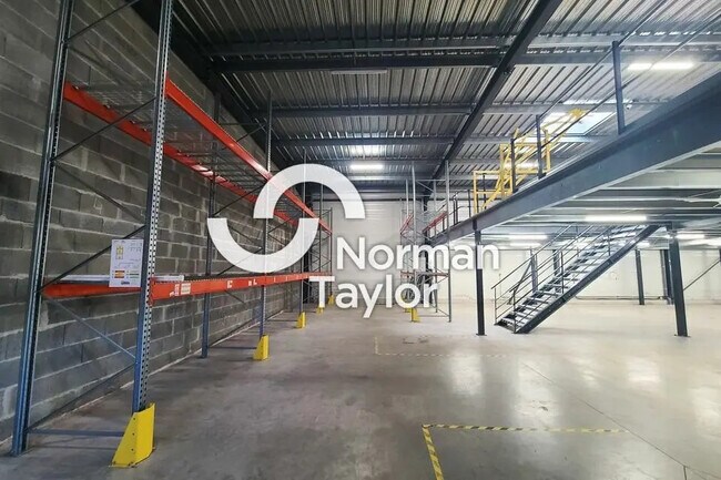 Plus de détails pour Local d'activités à louer