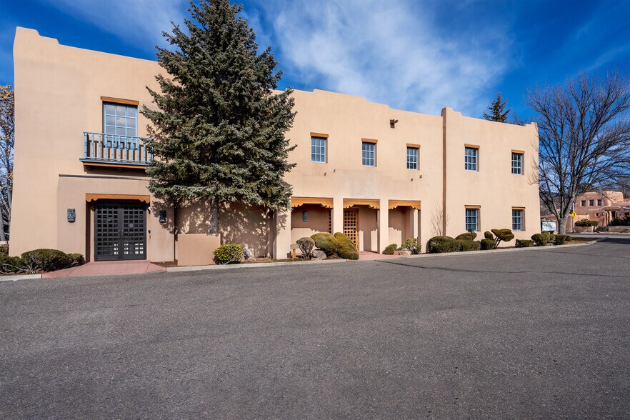 1048 Paseo De Peralta, Santa Fe, NM à vendre - Photo de l’immeuble – Image 2 sur 18