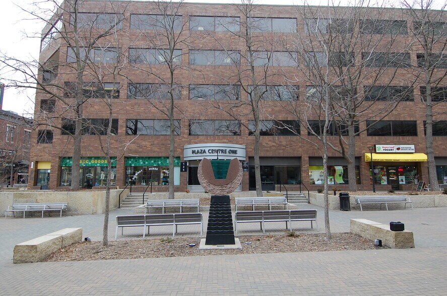 125 S Dubuque St, Iowa City, IA à louer - Photo de l’immeuble – Image 2 sur 4