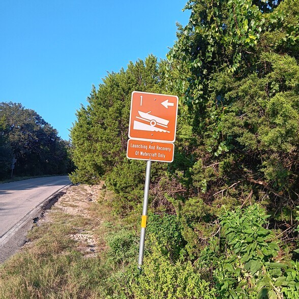 1390 O C Trout Dr. dr, Canyon Lake, TX à vendre - Photo de l’immeuble – Image 3 sur 3