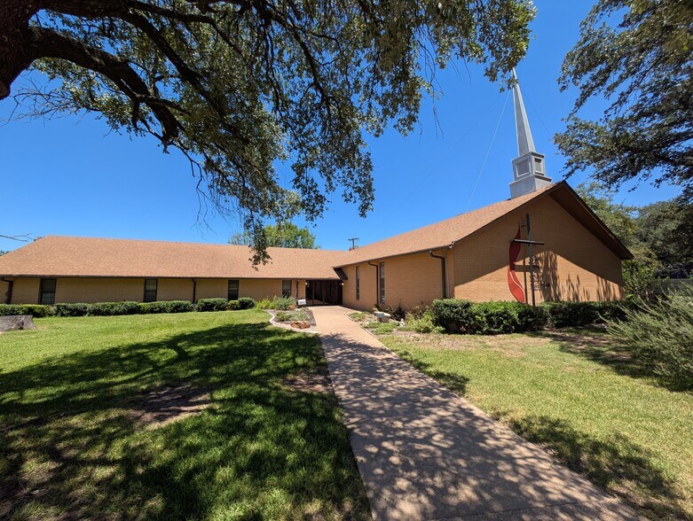 3311 Park Lake Dr, Waco, TX à vendre - Photo de l’immeuble – Image 2 sur 15