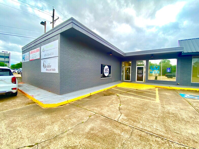 3625-3695 Calder Ave, Beaumont, TX à louer - Photo de l’immeuble – Image 2 sur 8