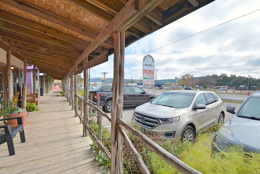 1642 FM 2673, Canyon Lake, TX à louer - Photo de l’immeuble – Image 2 sur 17