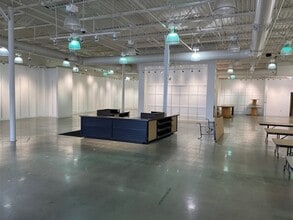 2000 N Neil St, Champaign, IL à louer Photo intérieure– Image 2 sur 2