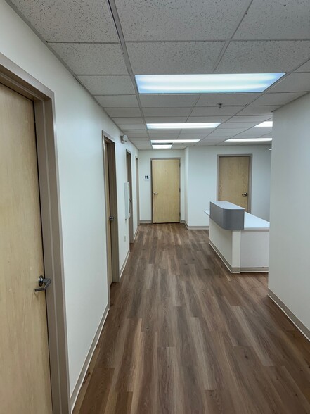2011 E Houston St, San Antonio, TX à louer - Photo de l’immeuble – Image 3 sur 15