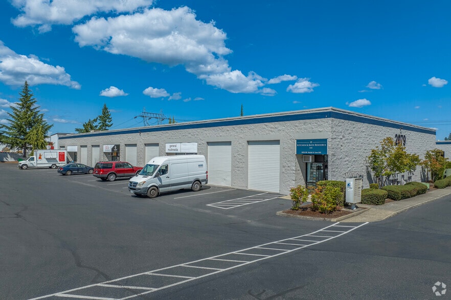 2056 NE Aloclek Dr, Hillsboro, OR à louer - Photo de l’immeuble – Image 3 sur 19