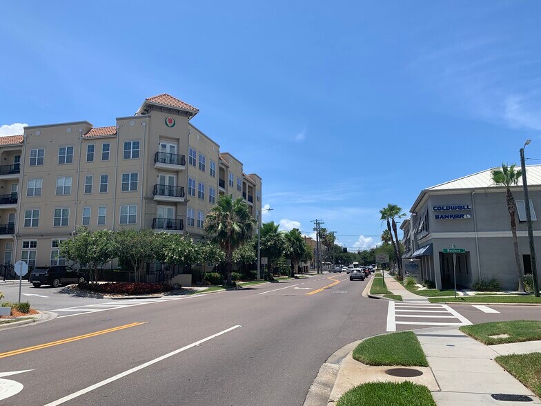 2111 W Swann Ave, Tampa, FL à louer - Photo de l’immeuble – Image 3 sur 15