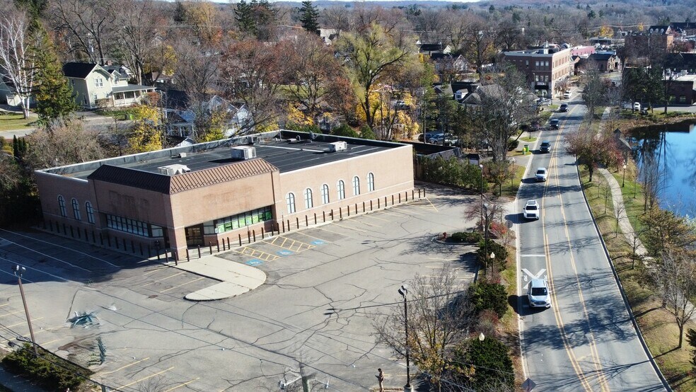 640 N Milford Rd, Milford, MI à louer - Aérien – Image 2 sur 8