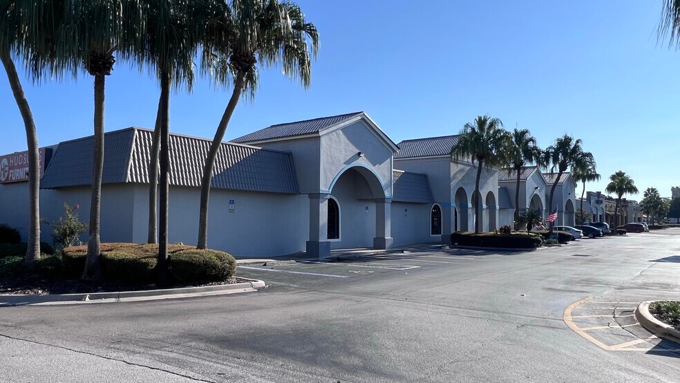 11221 E Colonial Dr, Orlando, FL à louer - Photo de l’immeuble – Image 2 sur 4