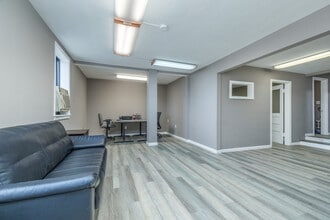 6609 Olive Blvd, Saint Louis, MO à louer Photo intérieure– Image 2 sur 3