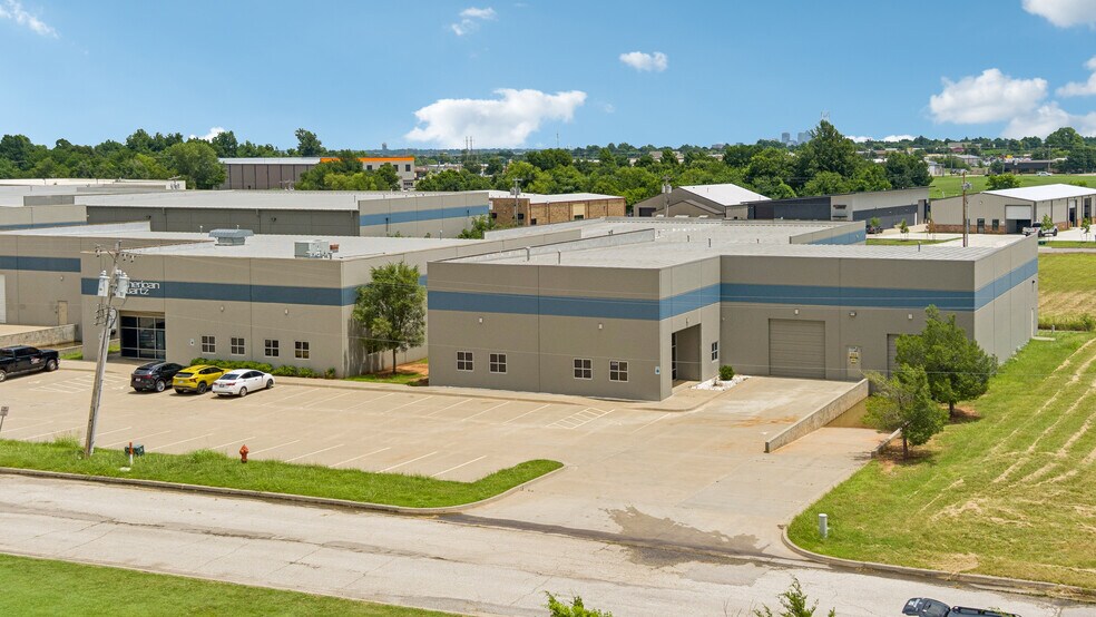 3220 Thomas Rd, Oklahoma City, OK à louer - Photo principale – Image 1 sur 1