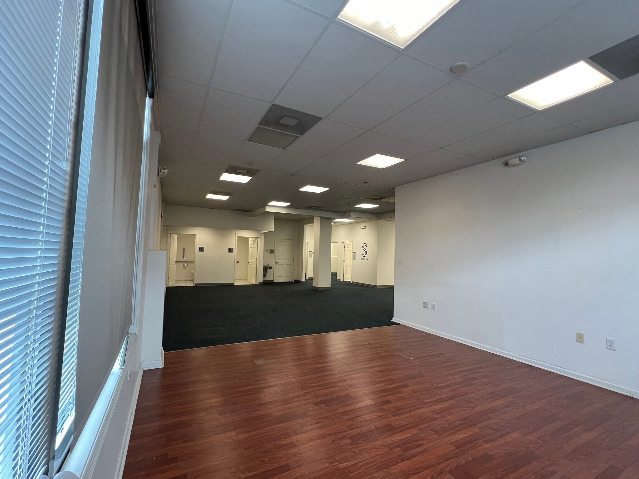 100 S Main St, Newark, DE à louer Hall d’entrée– Image 1 sur 13