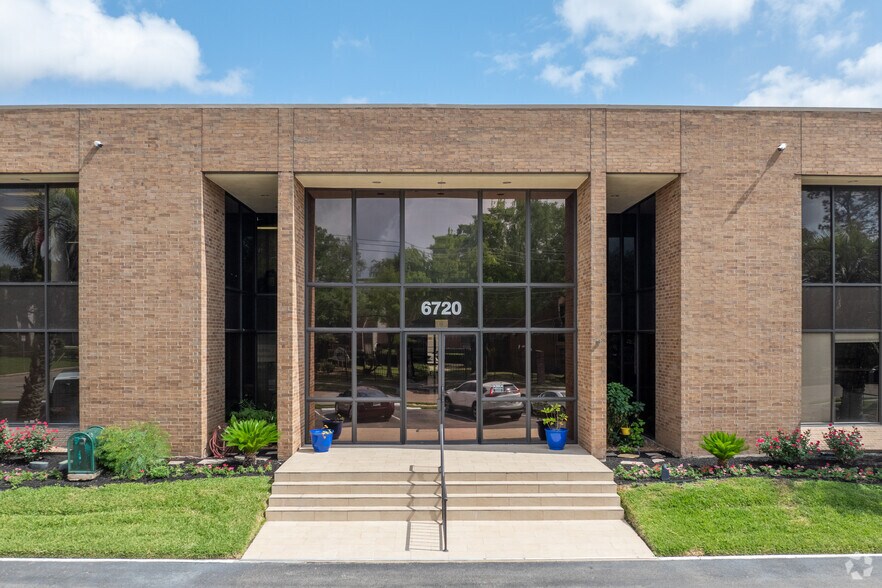 6720 Sands Point Dr, Houston, TX à louer - Photo de l’immeuble – Image 3 sur 23