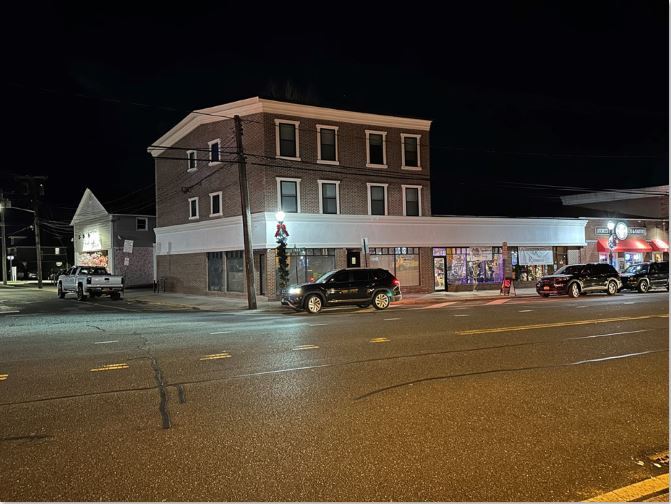 39 W Hoffman Ave, Lindenhurst, NY à louer - Photo de l’immeuble – Image 2 sur 4