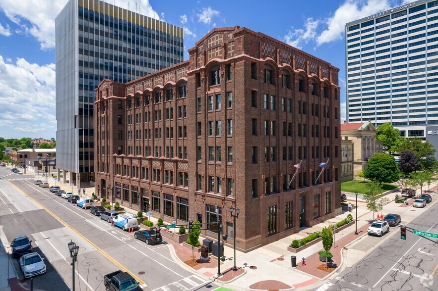 205 W Jefferson Blvd, South Bend, IN à louer - Photo de l’immeuble – Image 1 sur 9