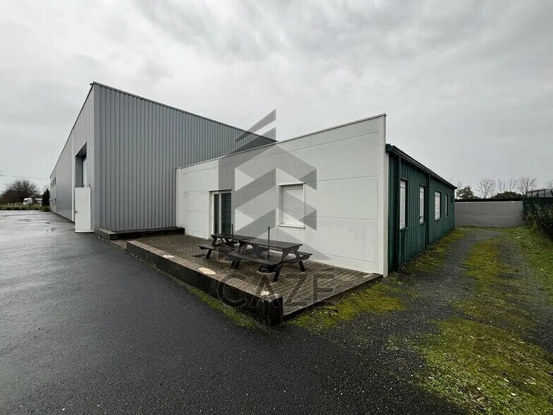 Local d'activités dans Beychac-et-Caillau à vendre - Photo de l’immeuble – Image 2 sur 9