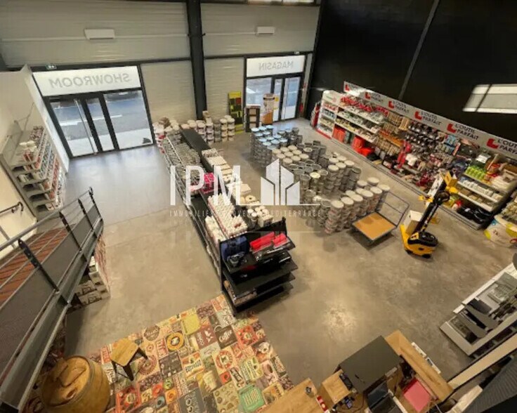 Local commercial dans Brignoles à louer - Photo de l’immeuble – Image 3 sur 5