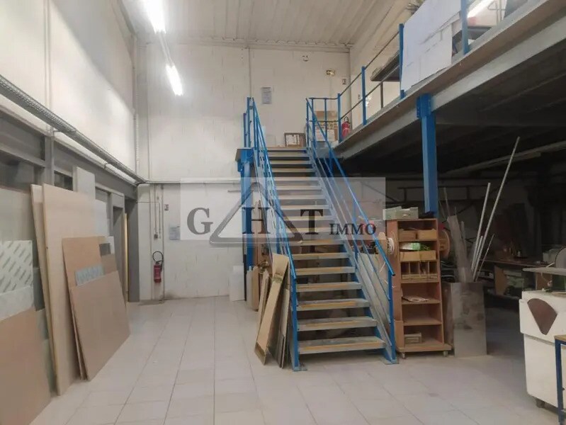 Industriel/Logistique dans Saint-Thibault-des-Vignes à vendre Photo intérieure– Image 1 sur 1
