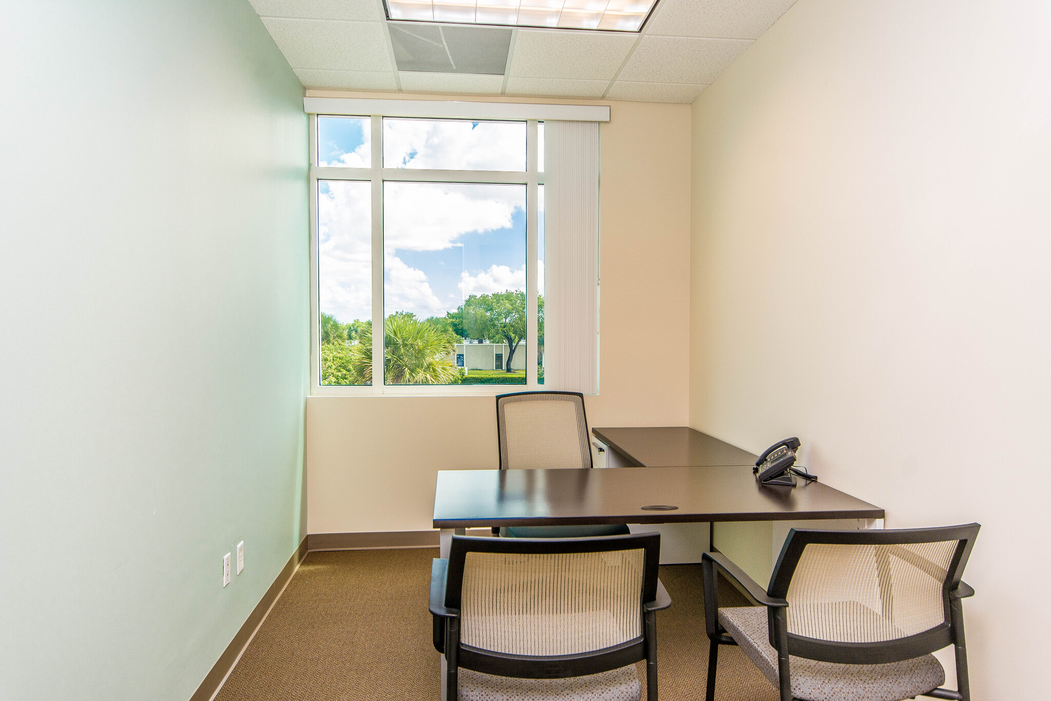8200 NW 41st St, Miami, FL à louer Photo intérieure– Image 1 sur 2