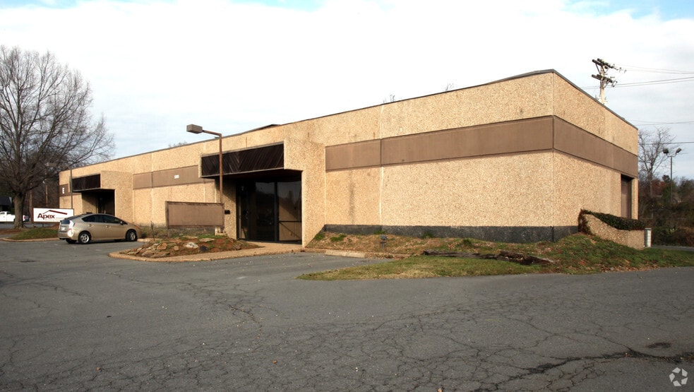 Northeast Business Center portefeuille de 9 biens à vendre sur LoopNet.fr - Photo principale – Image 2 sur 16