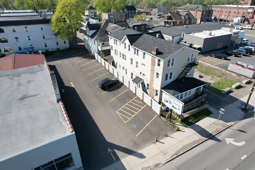1408 Main St, Endicott, NY à vendre - Photo de l’immeuble – Image 2 sur 11