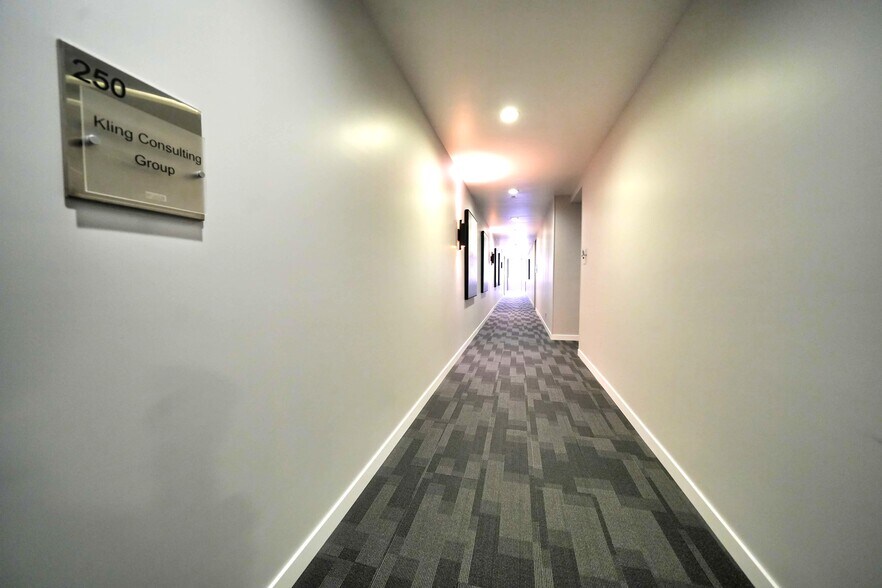 18008 Skypark Cir, Irvine, CA à louer - Photo intérieure – Image 3 sur 24
