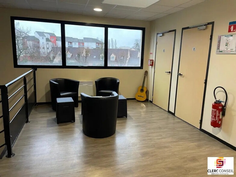 Bureau dans Cléon à louer - Photo intérieure – Image 3 sur 7