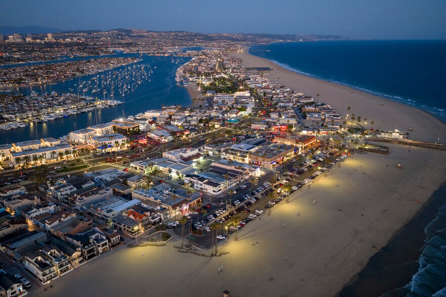 2212 W Oceanfront, Newport Beach, CA à vendre - Photo de l’immeuble – Image 1 sur 20