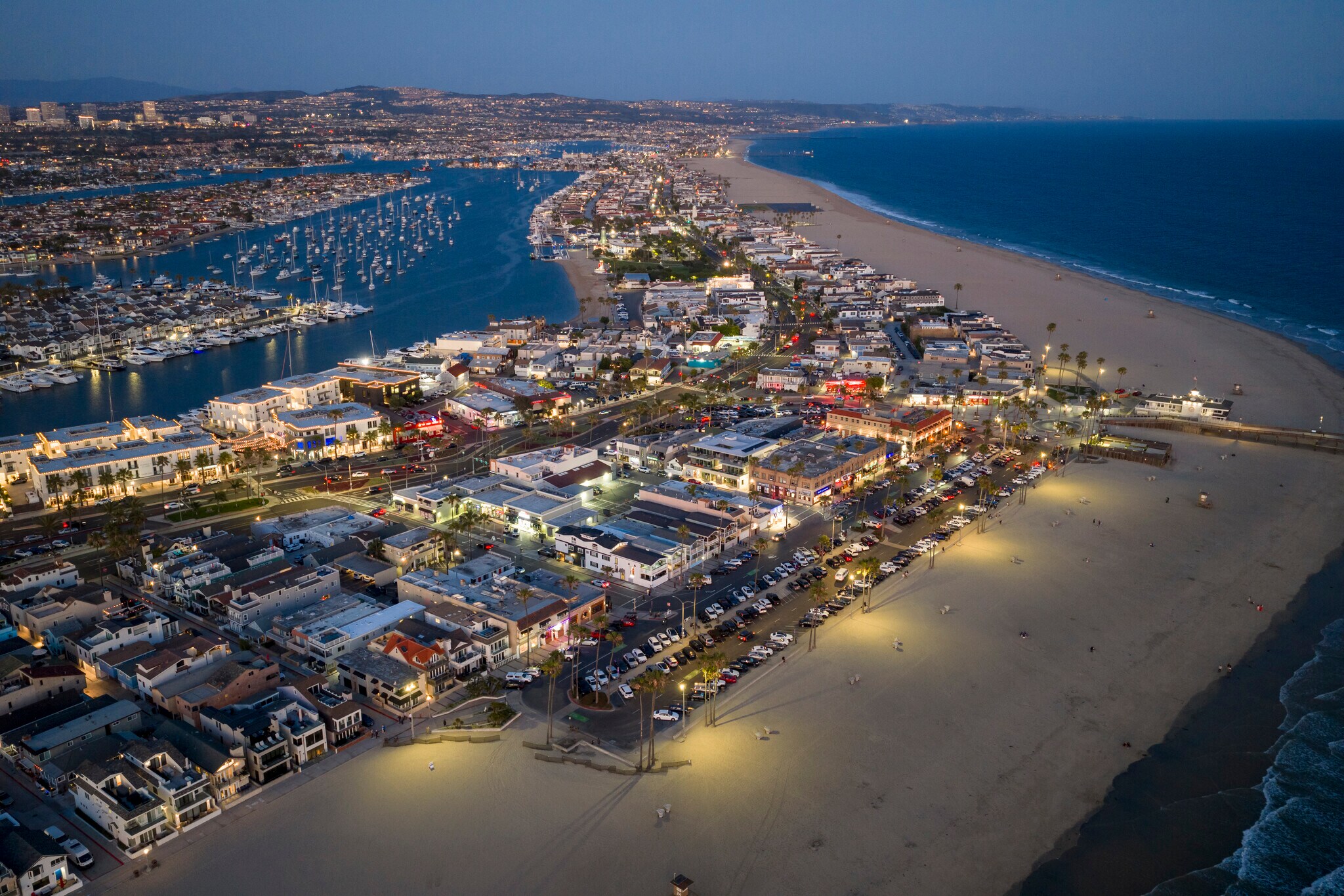 2212 W Oceanfront, Newport Beach, CA à vendre Photo de l’immeuble– Image 1 sur 21