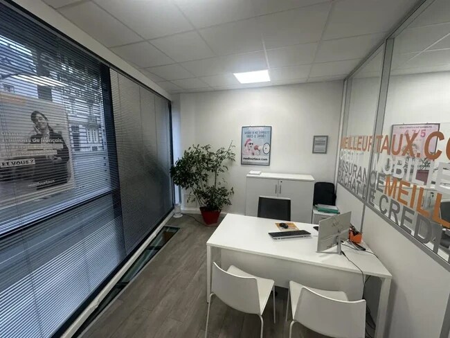 Plus de détails pour Local commercial à louer