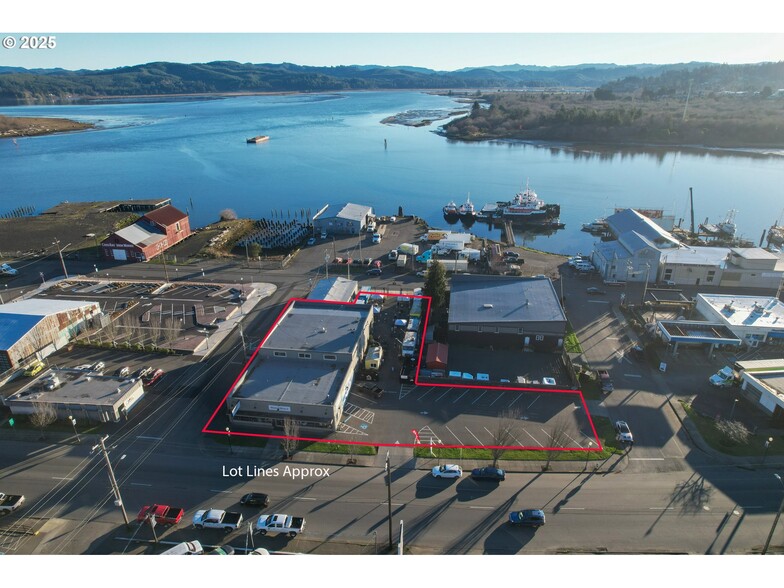 790 N Bayshore Dr, Coos Bay, OR à vendre - Photo de l’immeuble – Image 2 sur 43