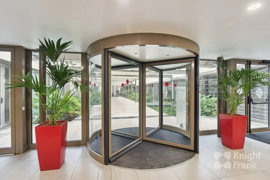 50 Avenue Daumesnil, Paris à louer - Photo de l’immeuble – Image 3 sur 12