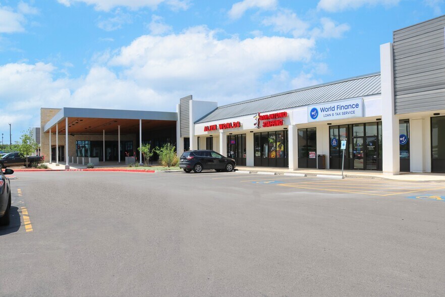 1255 SW Loop 410, San Antonio, TX à louer - Photo de l’immeuble – Image 2 sur 9