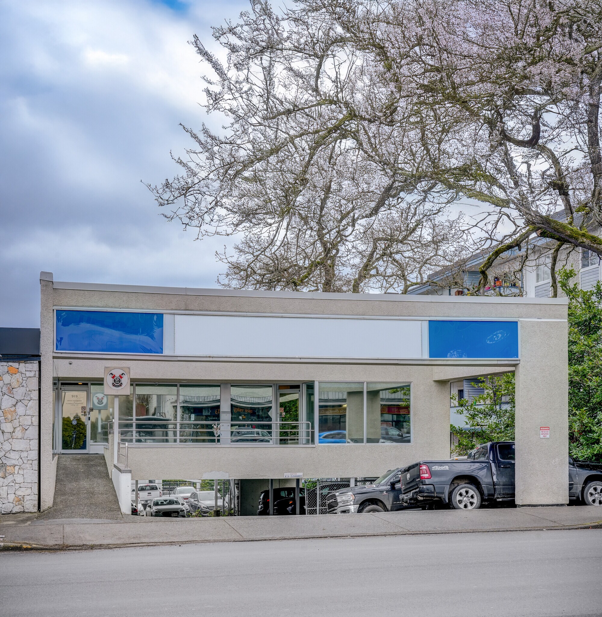 915 Esquimalt Rd, Victoria, BC à vendre Photo principale– Image 1 sur 7