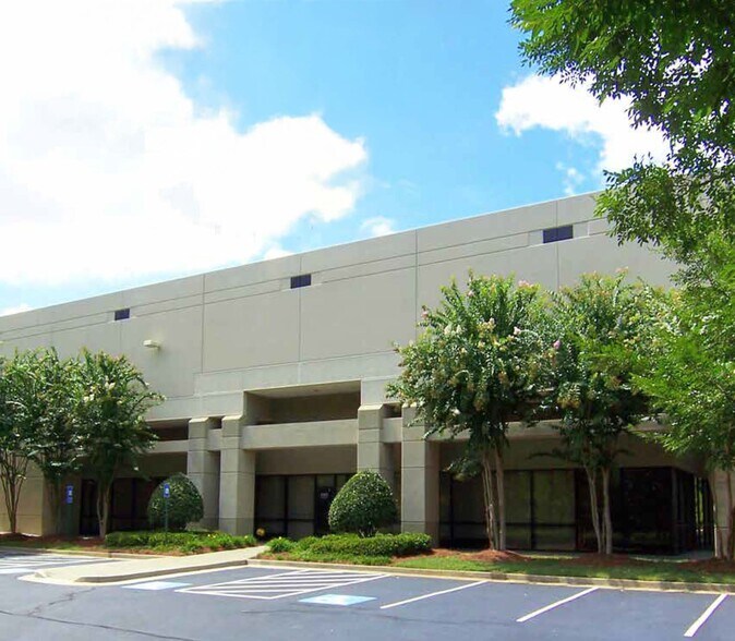 1005 Satellite Blvd, Suwanee, GA à louer - Photo de l’immeuble – Image 2 sur 6
