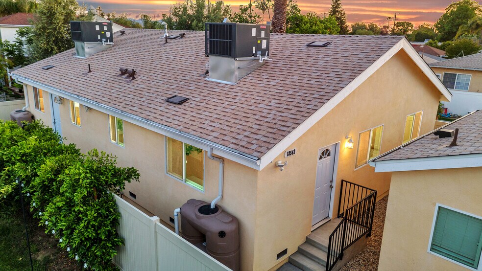 18544 Bryant St, Northridge, CA à vendre - Photo de l’immeuble – Image 3 sur 14
