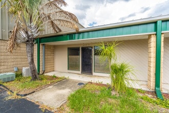 2120 Collier Ave, Fort Myers, FL à louer Photo de l’immeuble– Image 1 sur 5