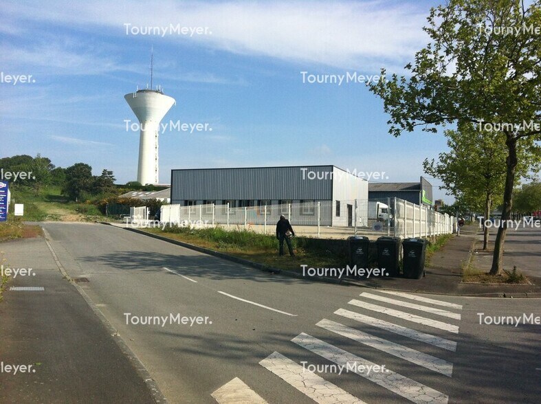 Local d’activités dans Vannes à louer - Photo de l’immeuble – Image 2 sur 7