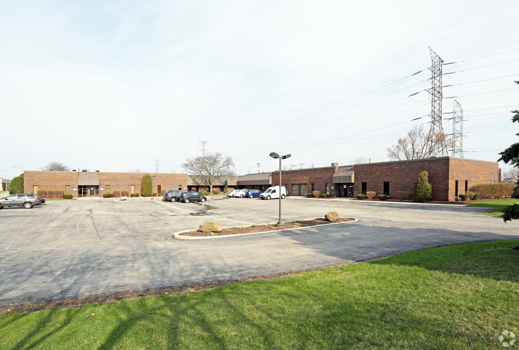 770 N Church Rd, Elmhurst, IL à louer Photo principale– Image 1 sur 19