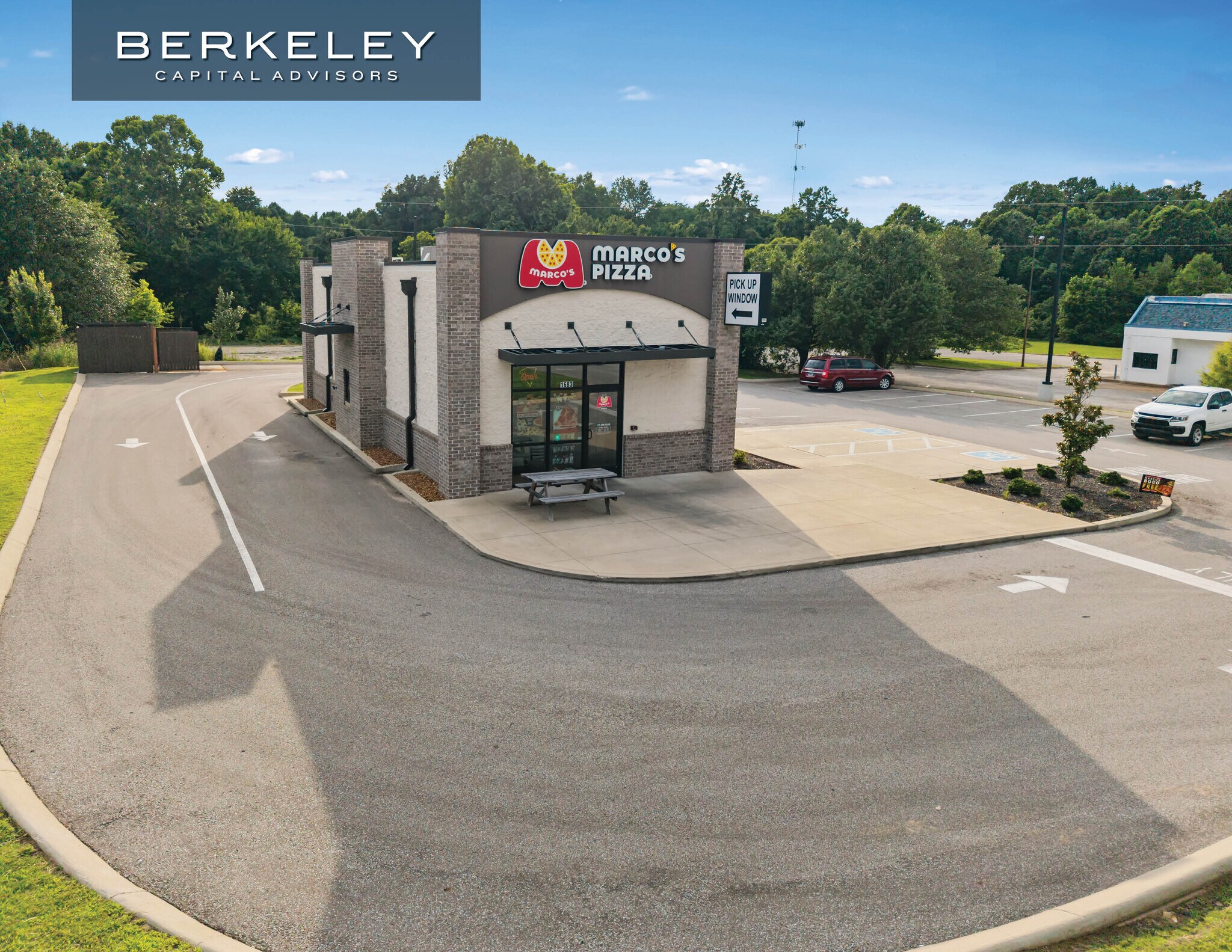 1683 S Highland Ave, Jackson, TN à vendre Photo de l’immeuble– Image 1 sur 7