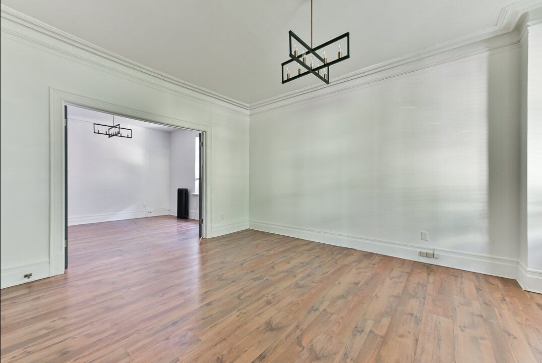 651 Av Victoria, St-Lambert, QC J4P 2J7 - Lot 1 -  - Photo intérieure - Image 1 of 4